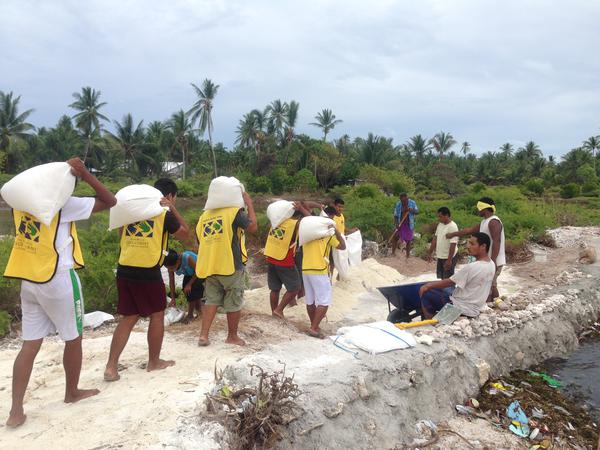 Kiribati flood1 2014
